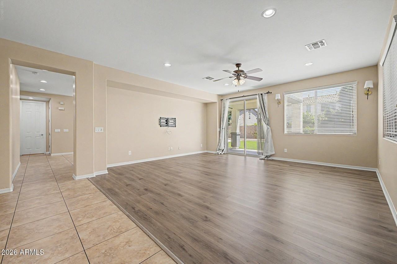 2531 E Eleana Ln - Photo 7 of 50