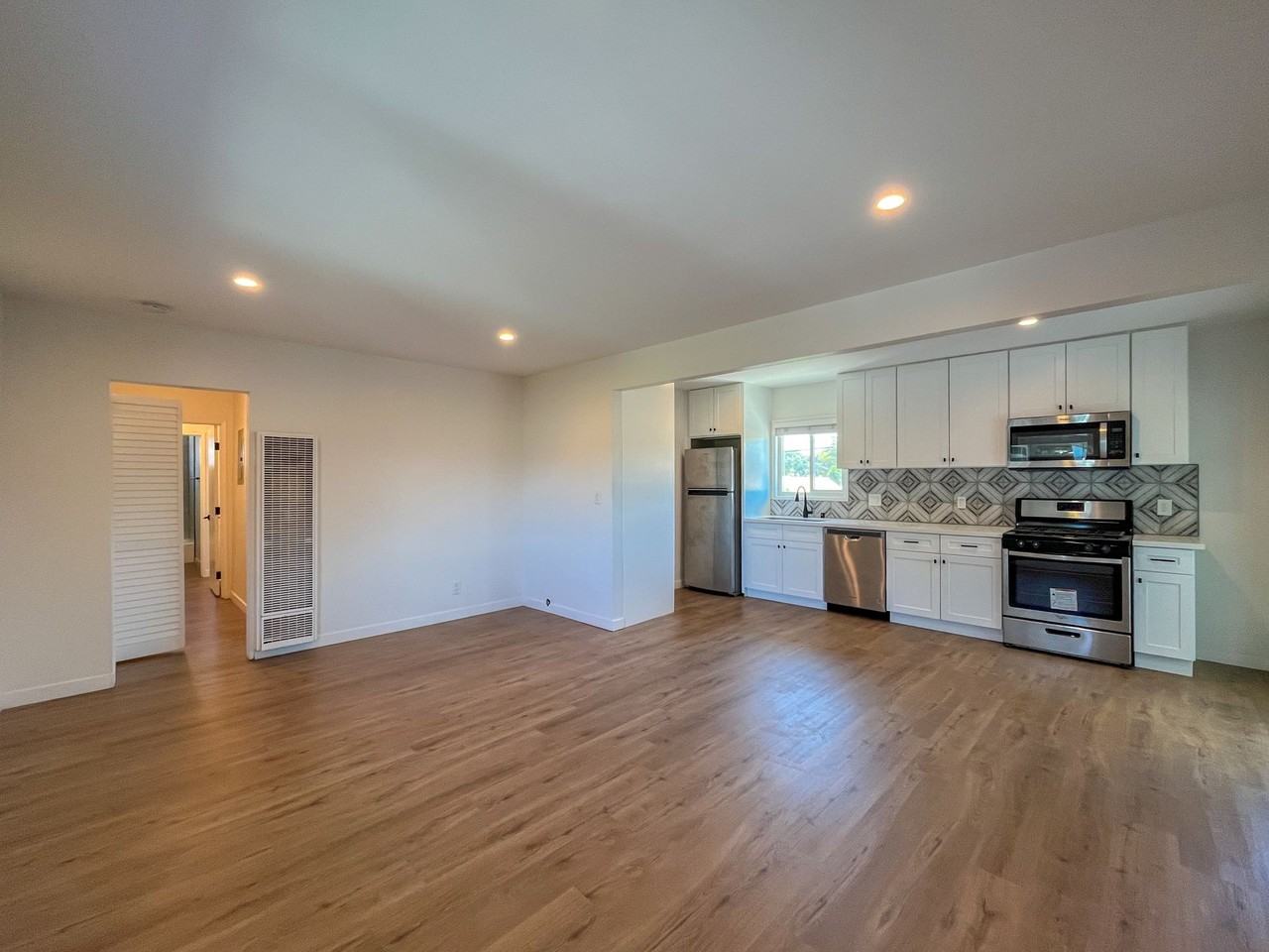 3814 S Bronson Ave - Photo 4 of 7