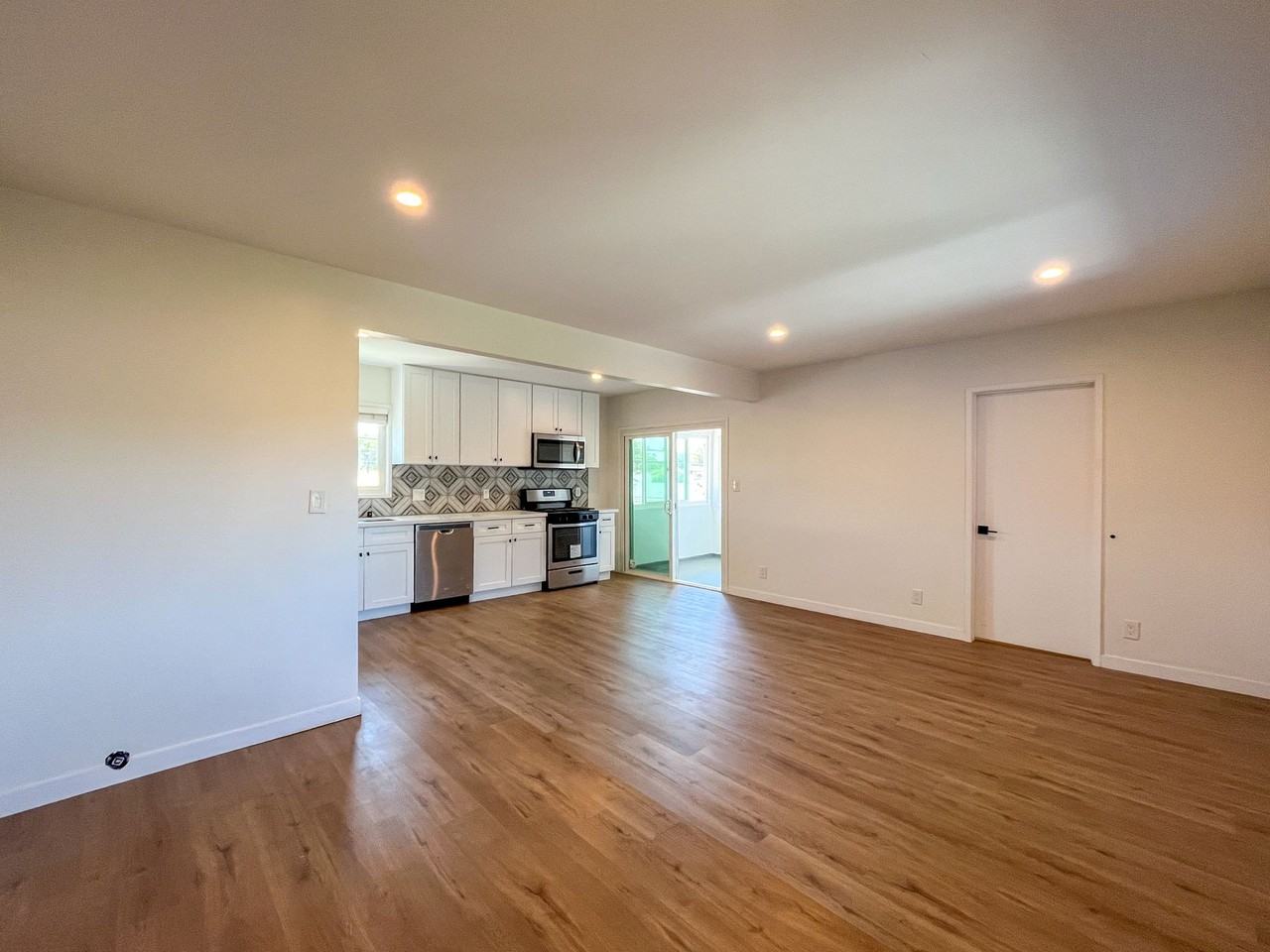 3814 S Bronson Ave - Photo 5 of 7