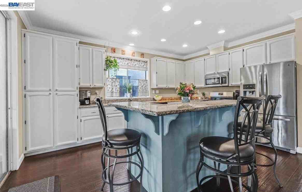 828 Hollowbrook Dr - Photo 5 of 30