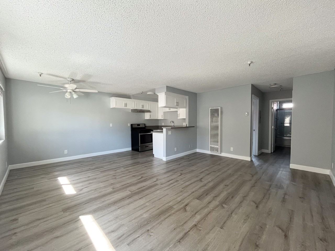 12521 Grevillea Avenue - Photo 2 of 6