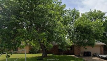 featured image of 3206 Dallis Dr