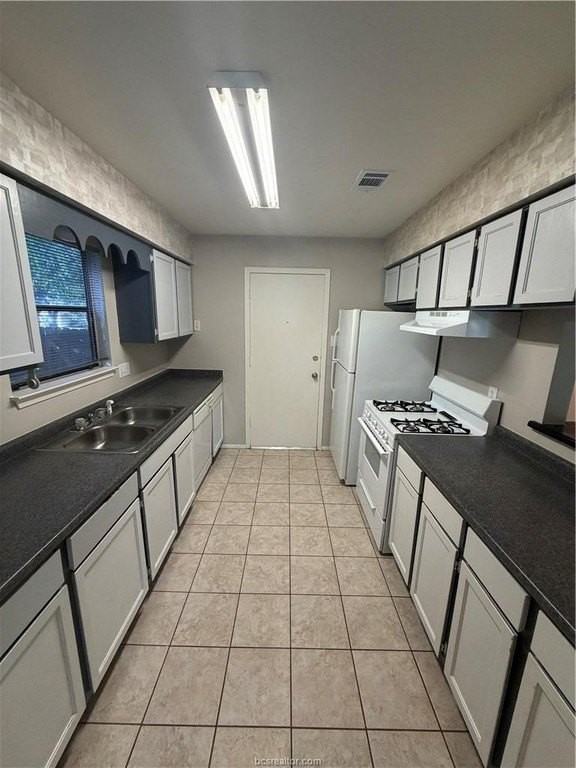 3206 Dallis Dr - Photo 4 of 14