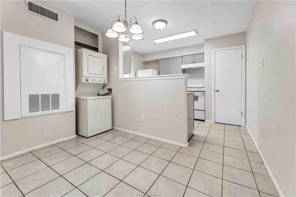 1516 Hawk Tree Dr #D - Photo 4 of 14