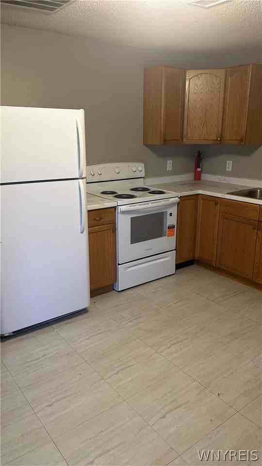 825 Payne Ave - Photo 3 of 14