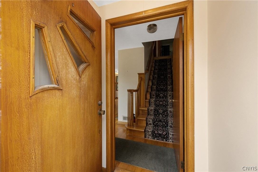 444 Buckingham Ave - Photo 3 of 31