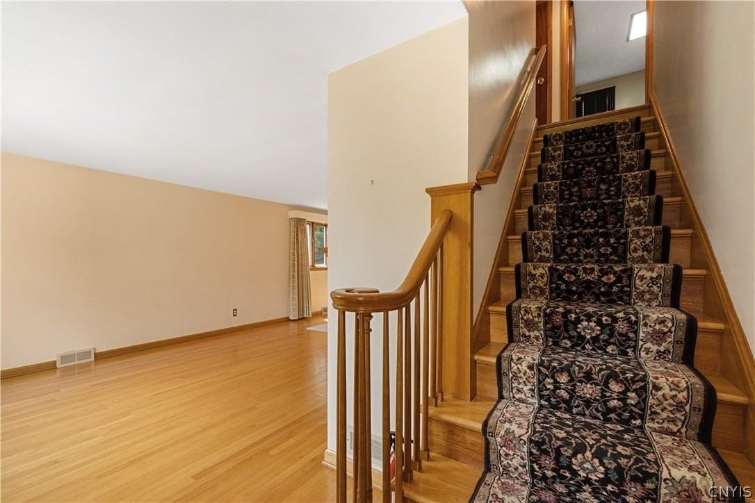 444 Buckingham Ave - Photo 4 of 31