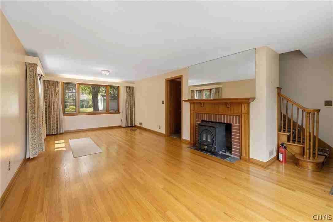 444 Buckingham Ave - Photo 7 of 31