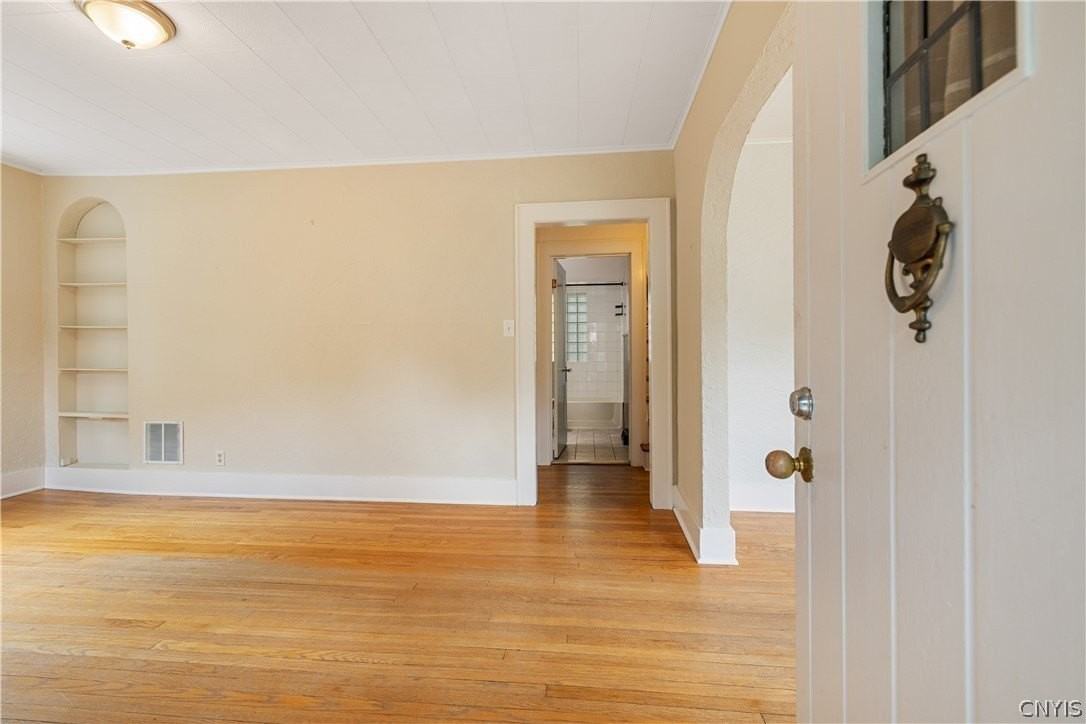 448 Buckingham Ave - Photo 4 of 35