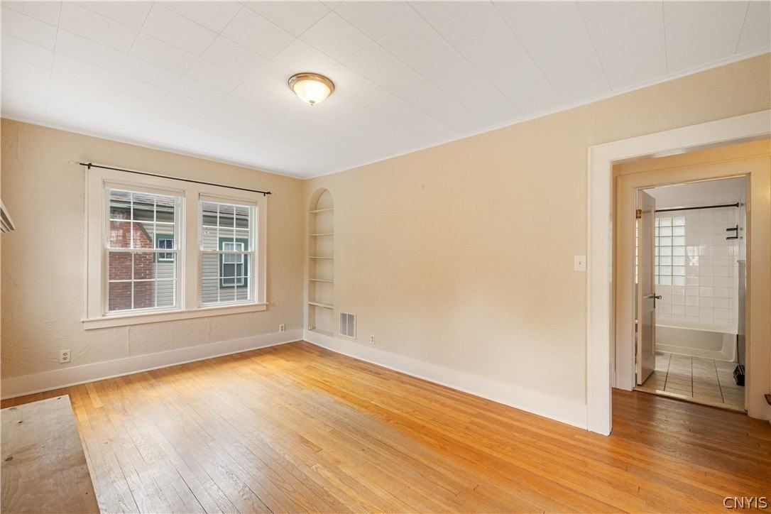 448 Buckingham Ave - Photo 5 of 35