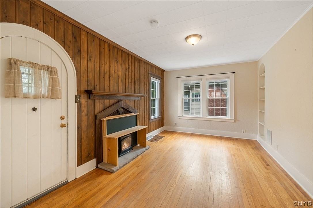 448 Buckingham Ave - Photo 6 of 35