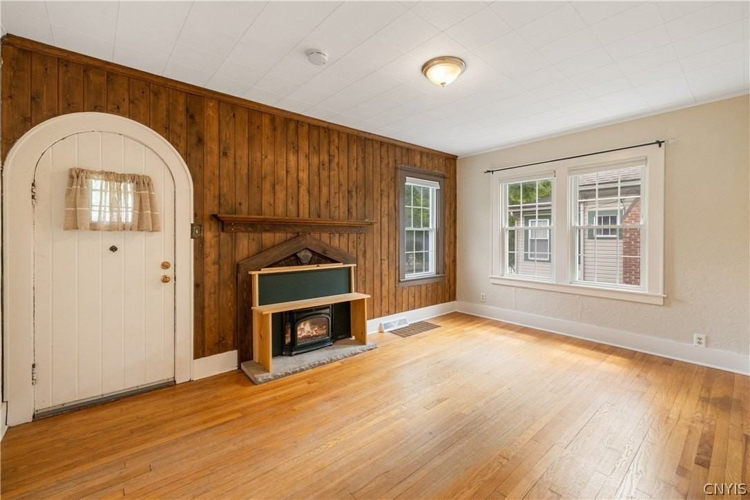 448 Buckingham Ave - Photo 7 of 35