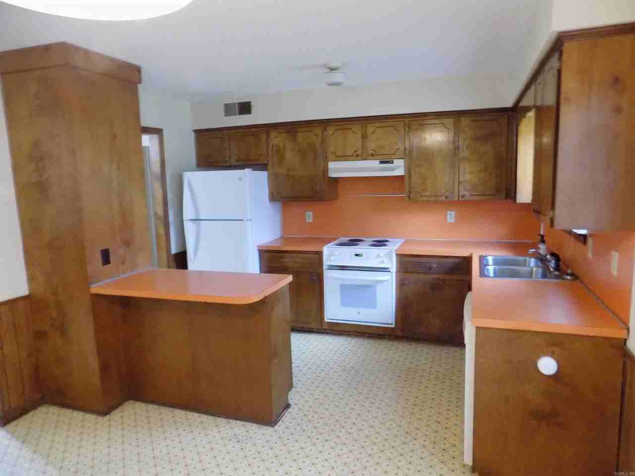 4 Charlotte Dr - Photo 5 of 9