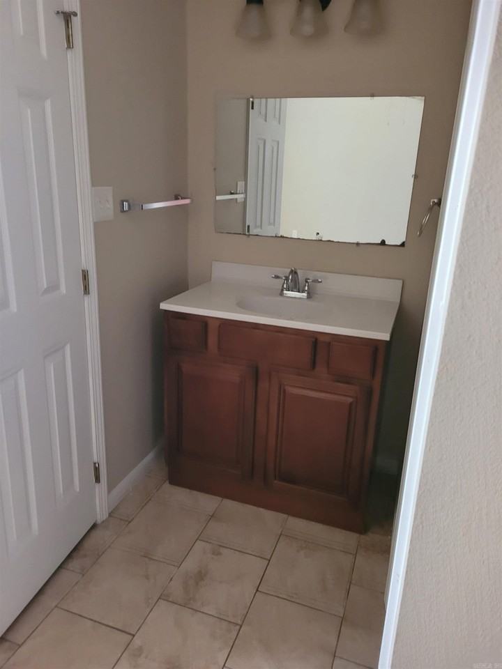 1100 Appianway St - Photo 3 of 6