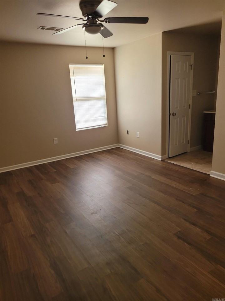 1100 Appianway St - Photo 4 of 6