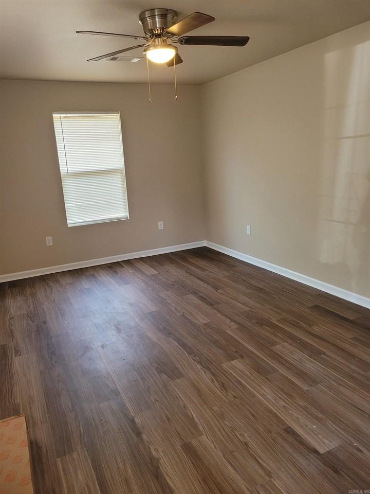1100 Appianway St - Photo 6 of 6