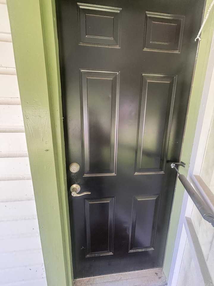 912 Vivian St - Photo 3 of 17