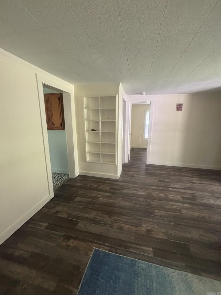912 Vivian St - Photo 5 of 17