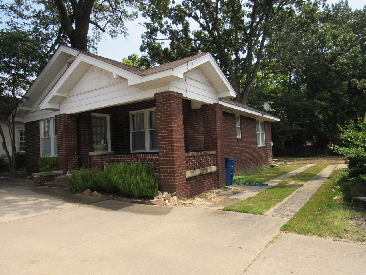 2116 Main St - Photo 2 of 34