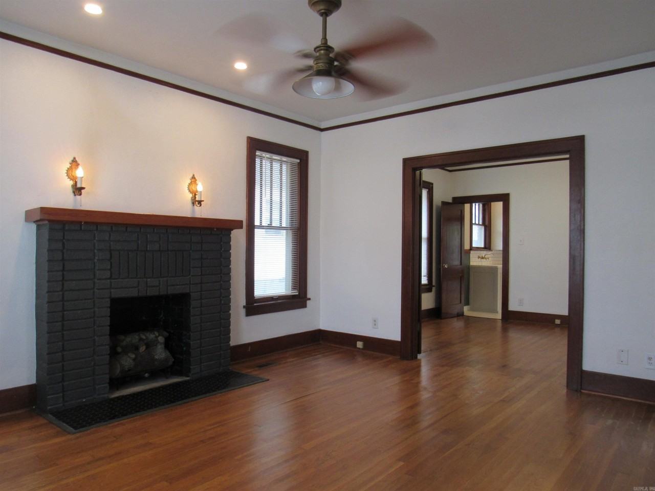 2116 Main St - Photo 5 of 34