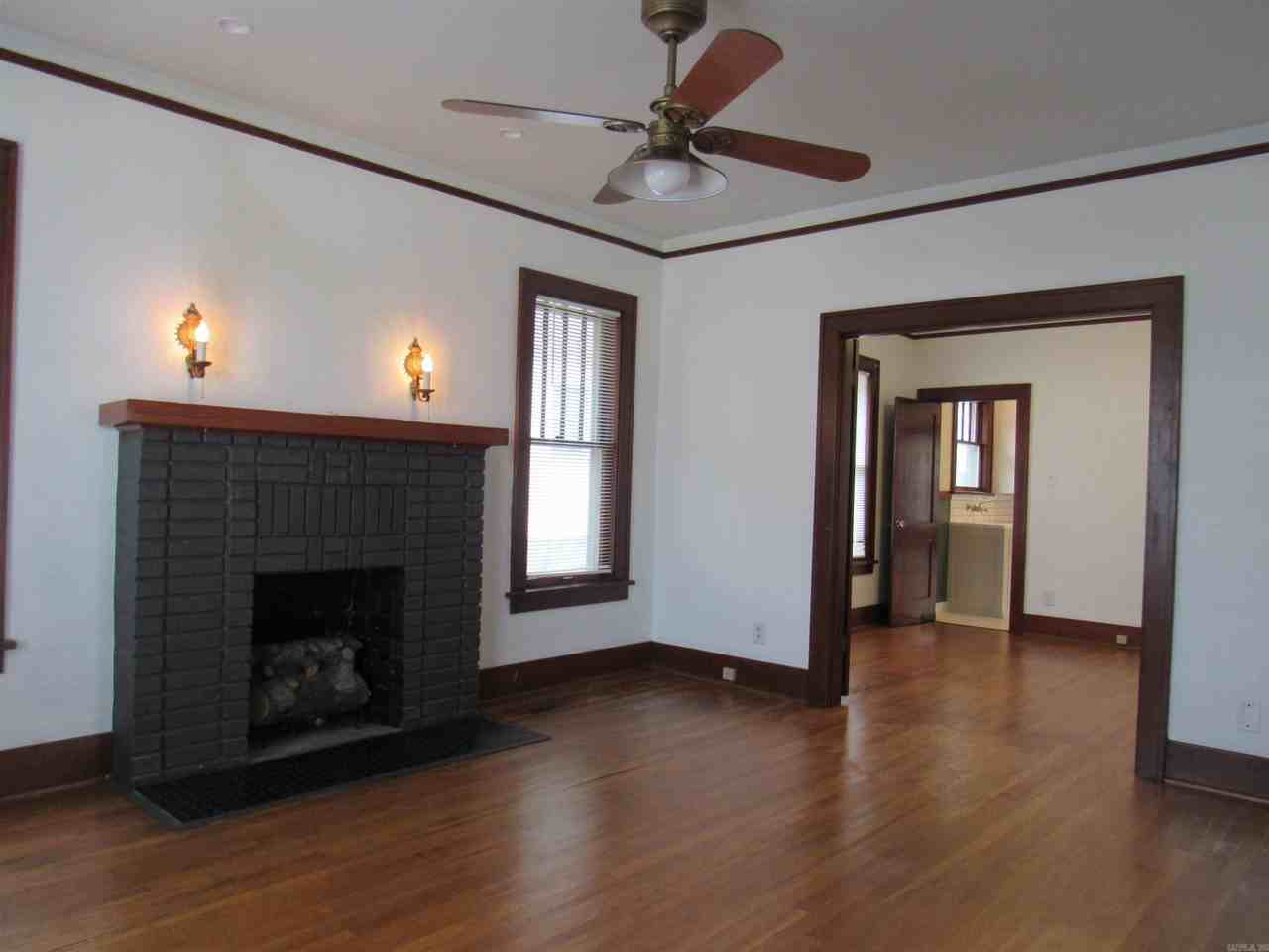 2116 Main St - Photo 6 of 34