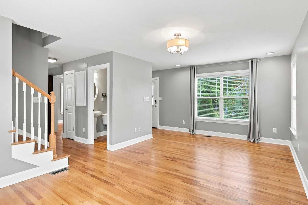 417 Rosewood St - Photo 4 of 30