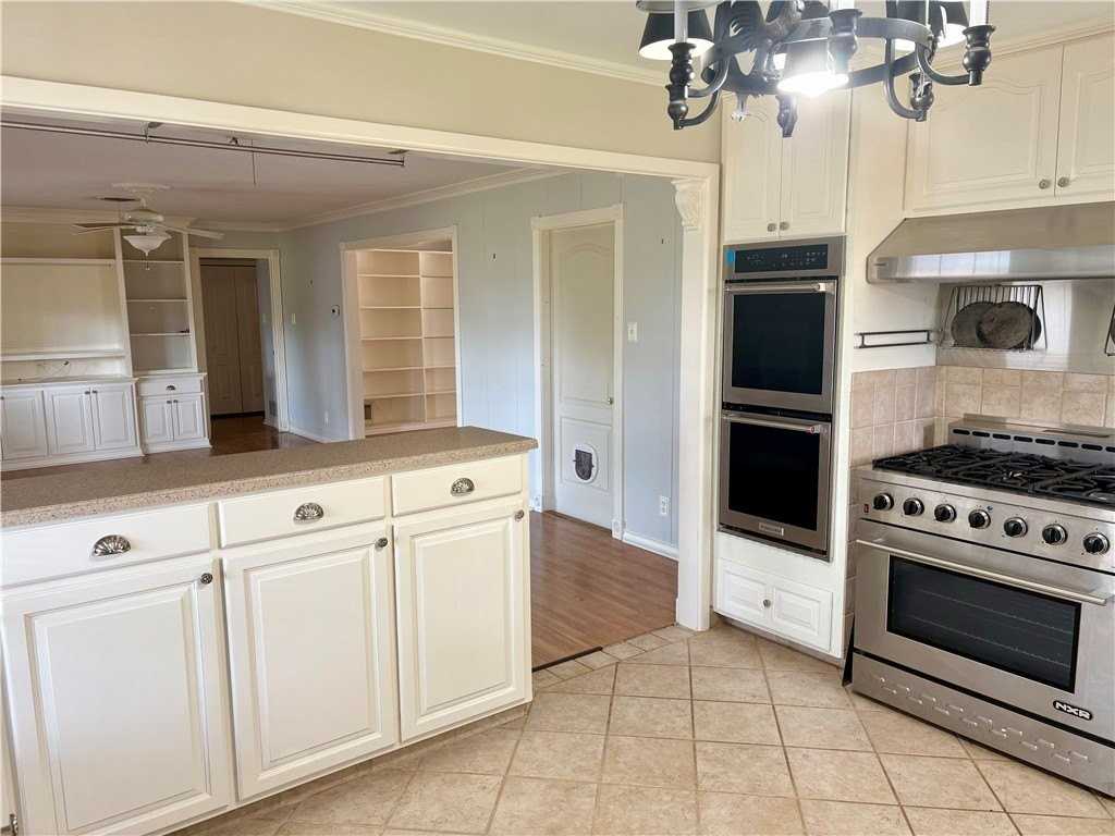 4410 Marie St - Photo 3 of 16