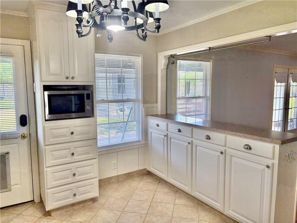 4410 Marie St - Photo 4 of 16
