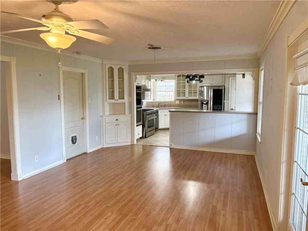4410 Marie St - Photo 6 of 16