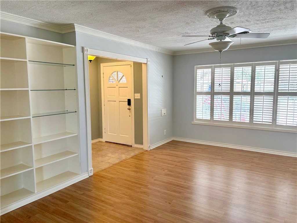 4410 Marie St - Photo 7 of 16