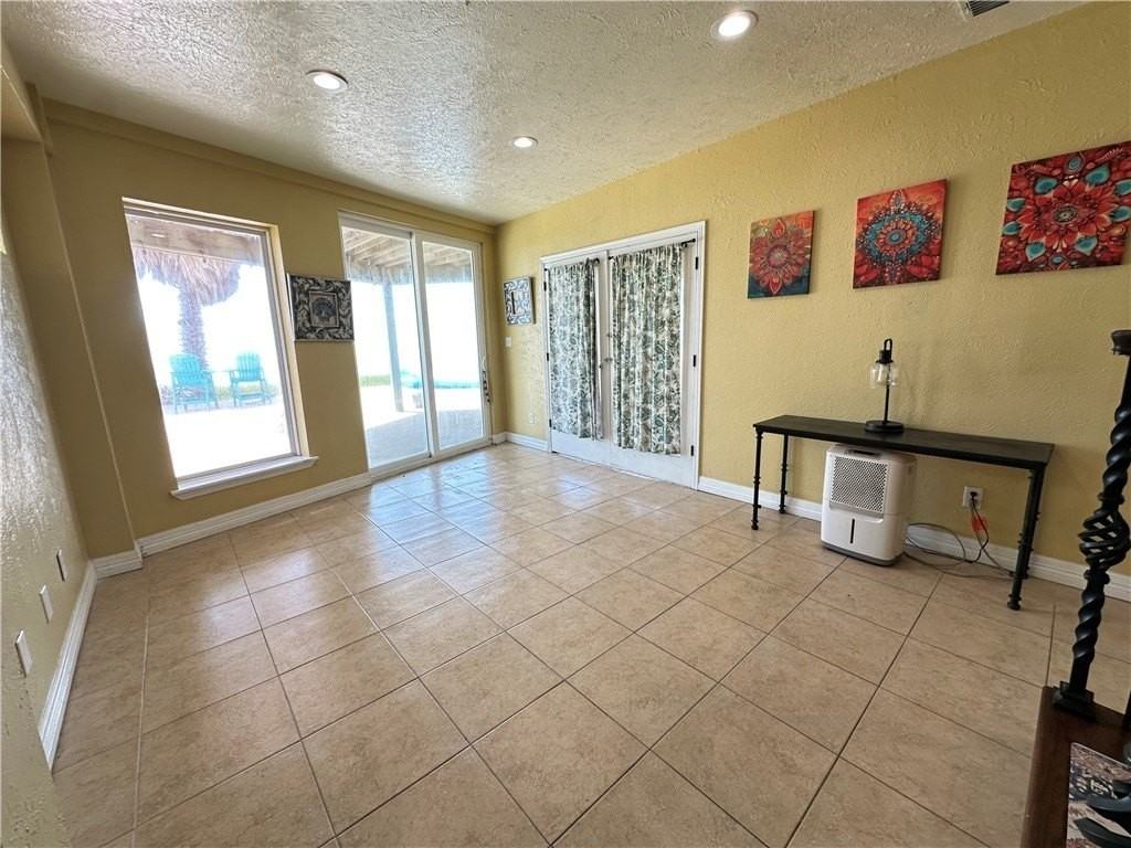 130 Causeway St - Photo 4 of 39