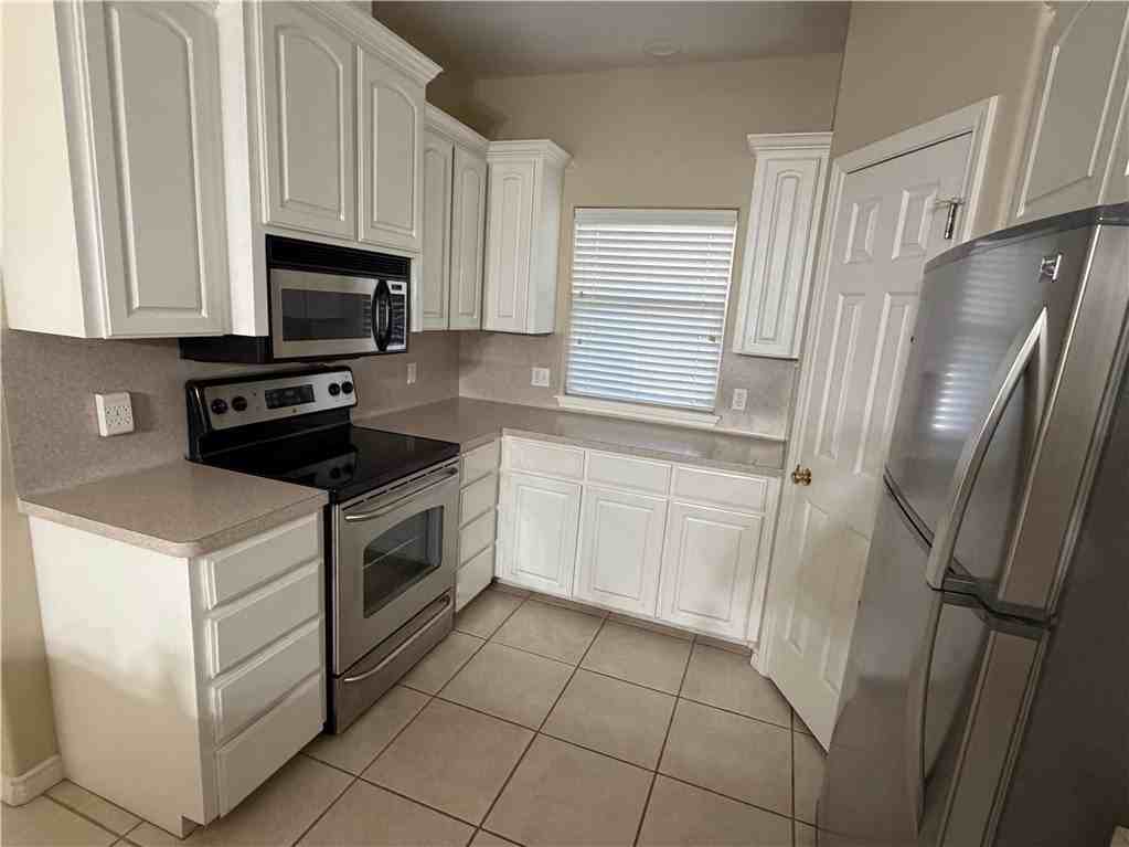 15210 Cruiser St #B - Photo 4 of 9