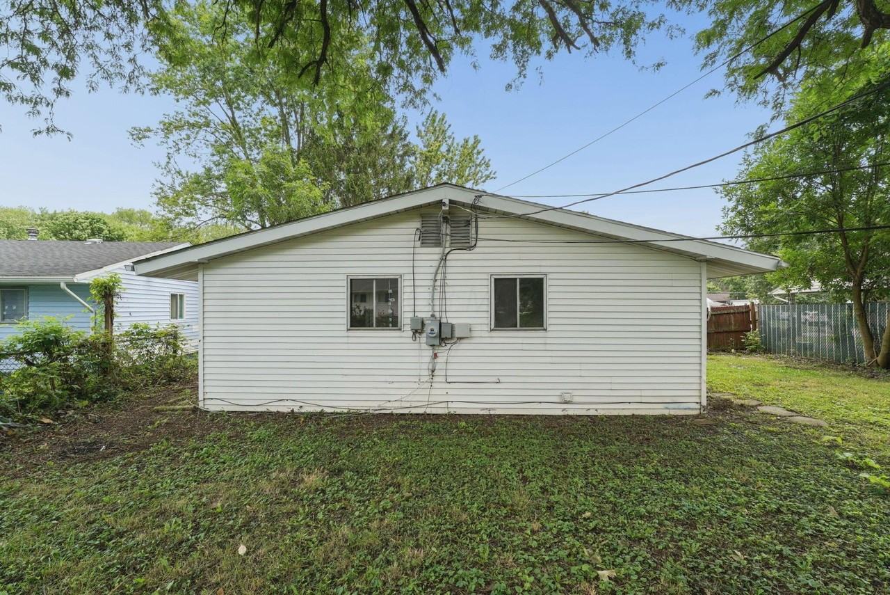 5038 Betsy Dr - Photo 2 of 16