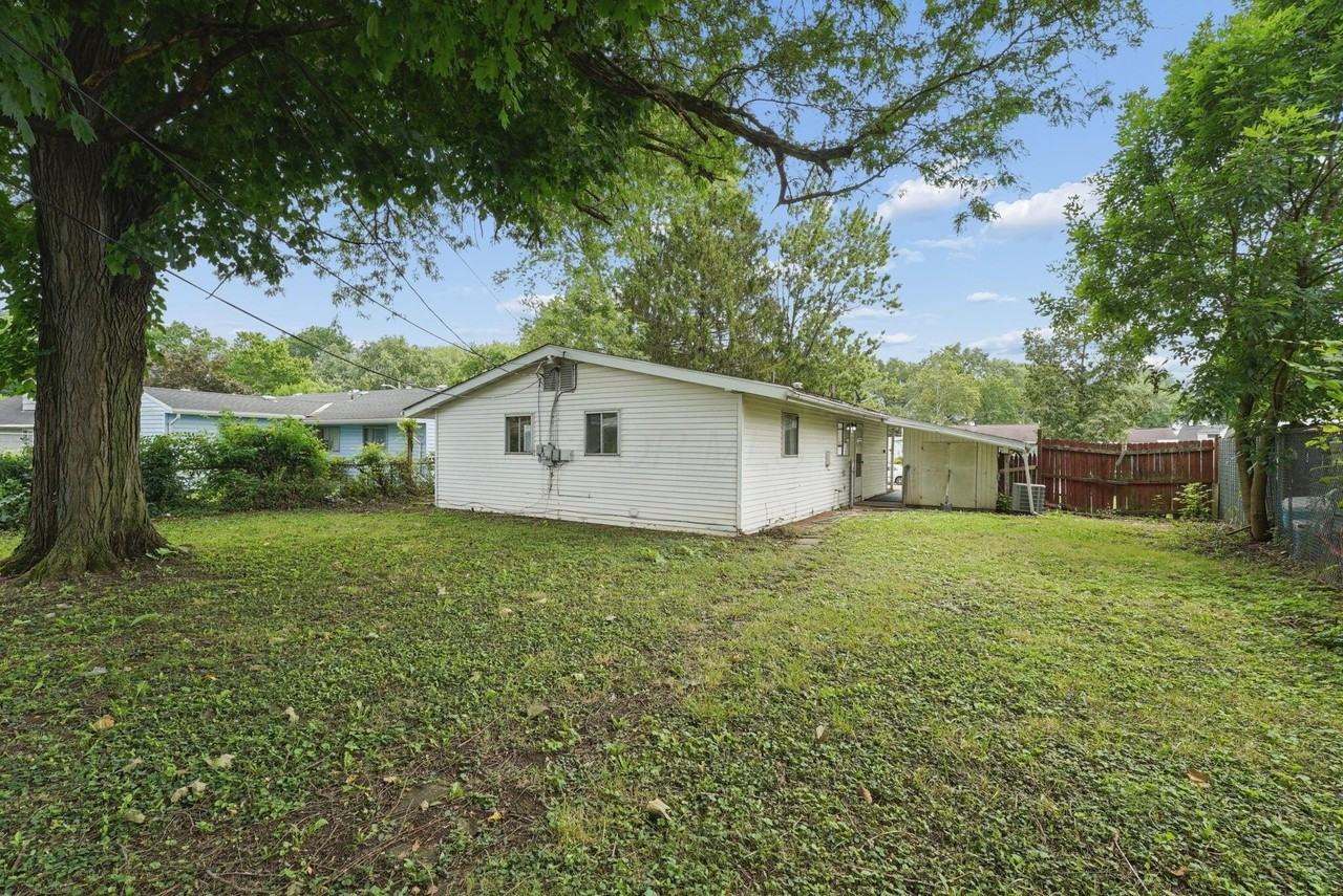 5038 Betsy Dr - Photo 3 of 16