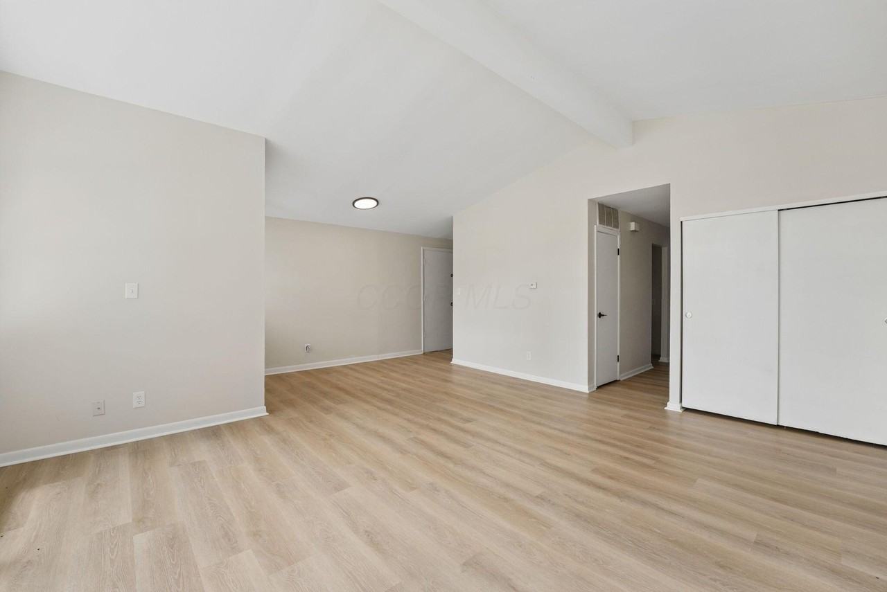 5038 Betsy Dr - Photo 5 of 16