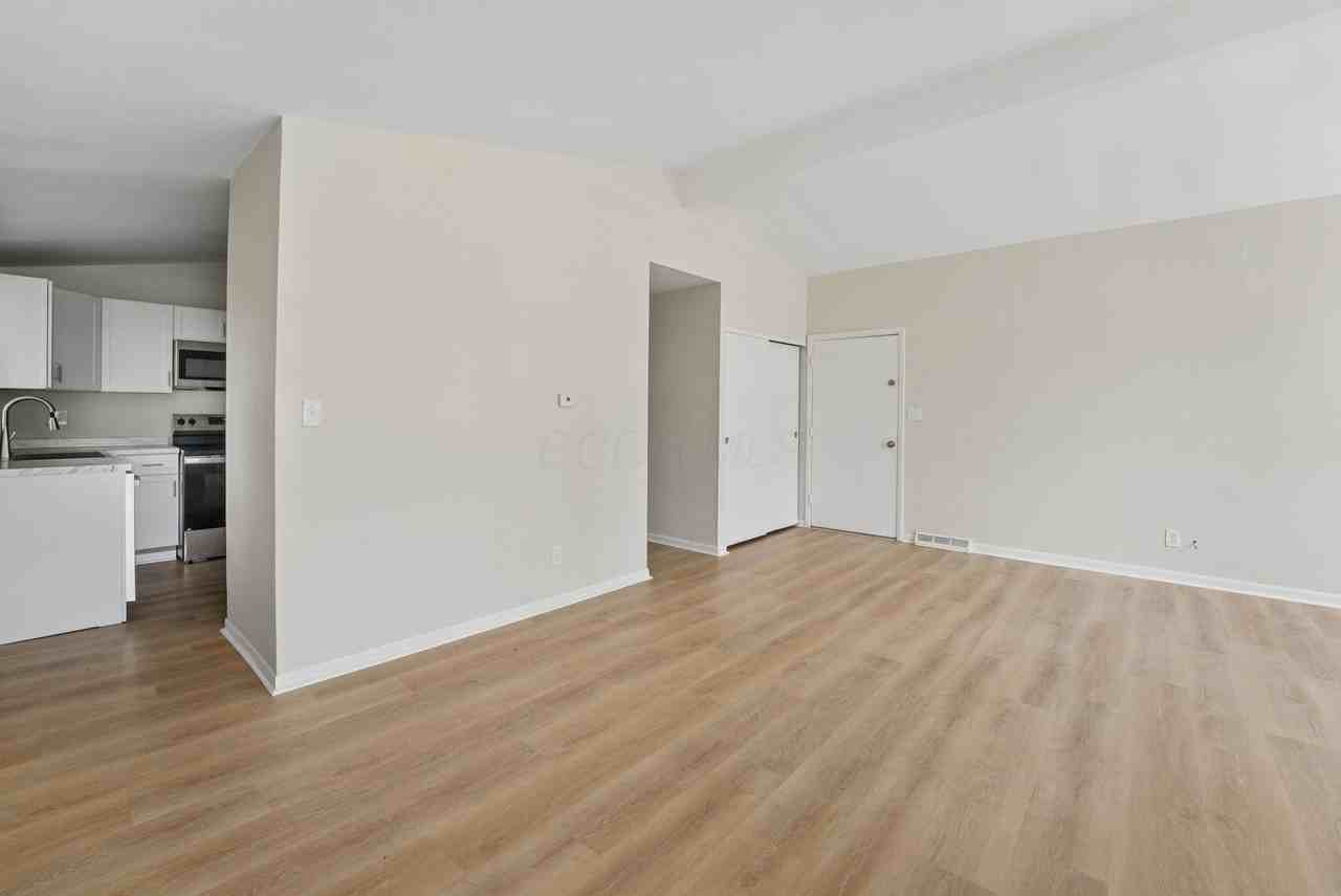 5038 Betsy Dr - Photo 7 of 16