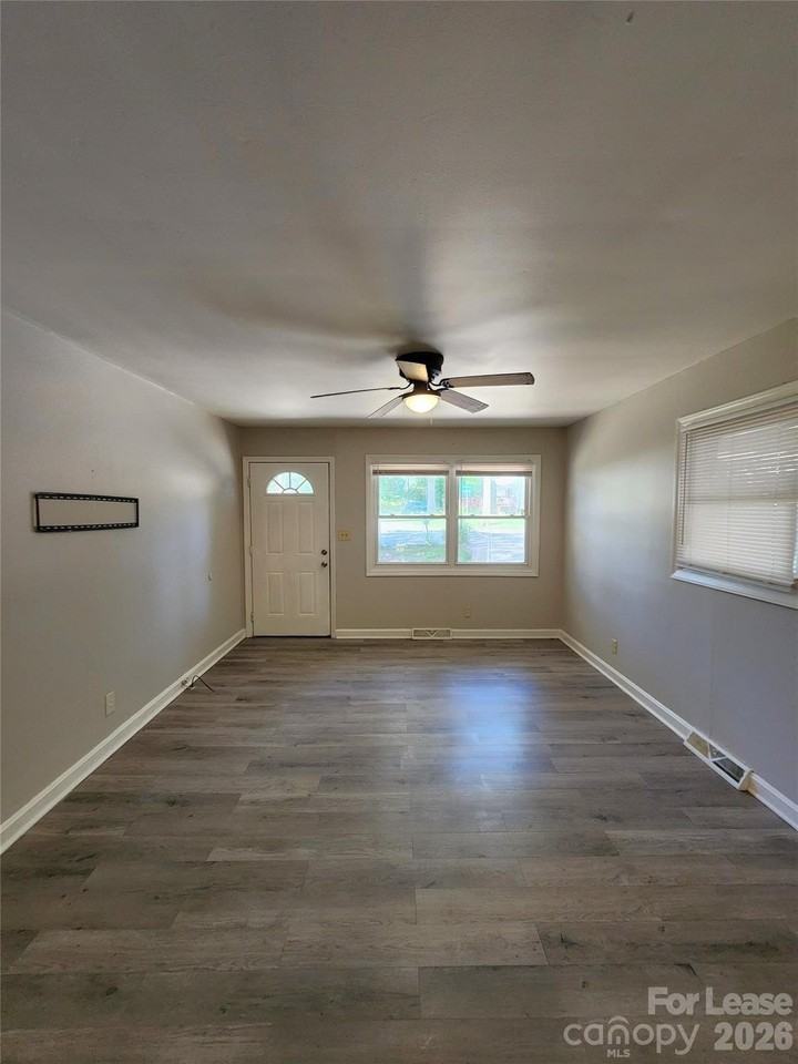 502 S Emerson St - Photo 3 of 17