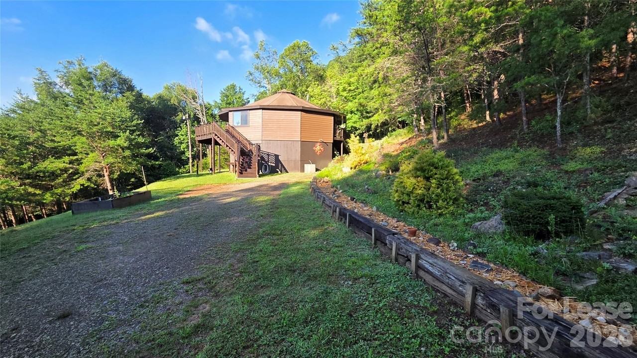 281 Bearwallow Trl - Photo 2 of 26