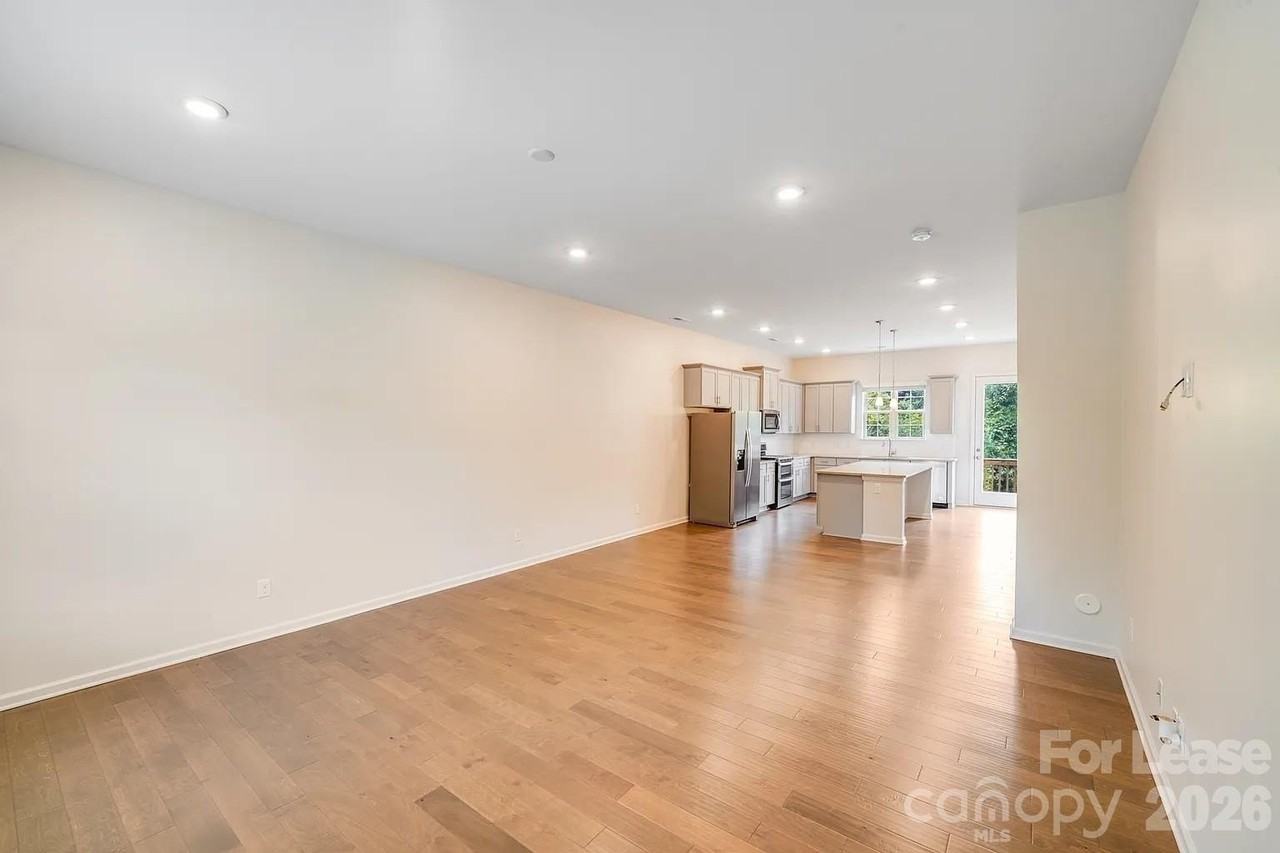9444 Ainslie Downs St - Photo 3 of 17