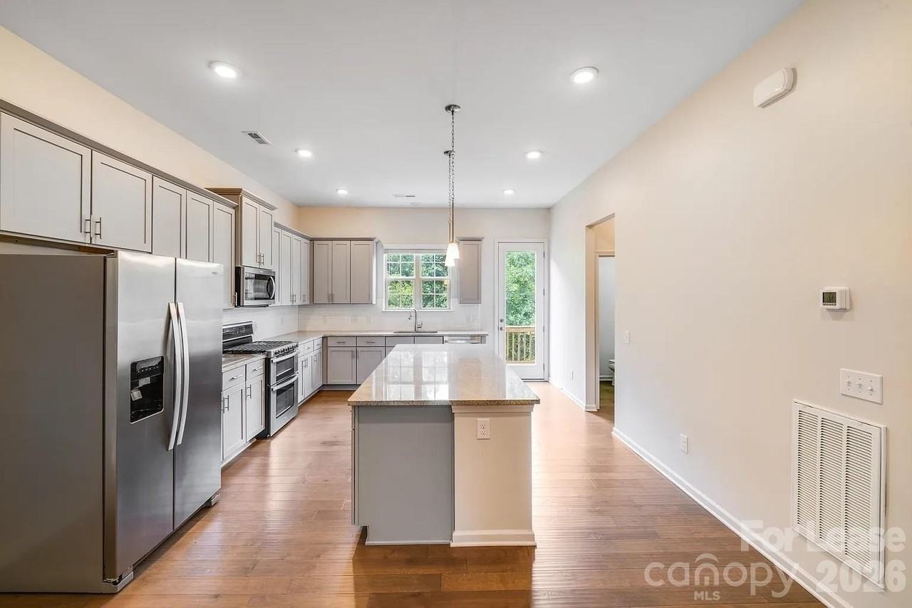 9444 Ainslie Downs St - Photo 6 of 17