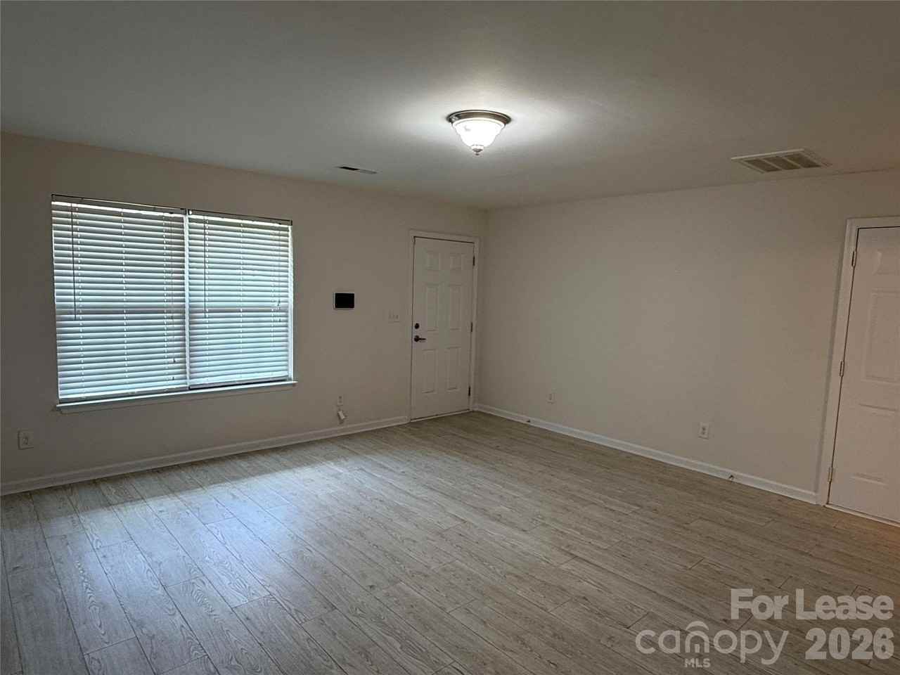 4820 Lynn Lee Cir - Photo 2 of 20