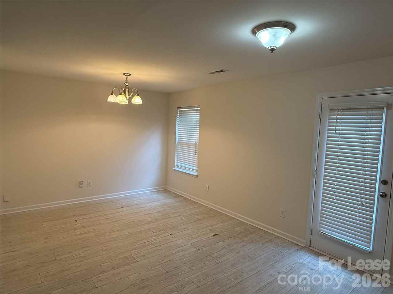 4820 Lynn Lee Cir - Photo 5 of 20