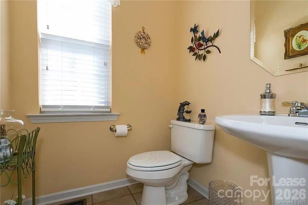 20309 Northport Dr - Photo 3 of 23