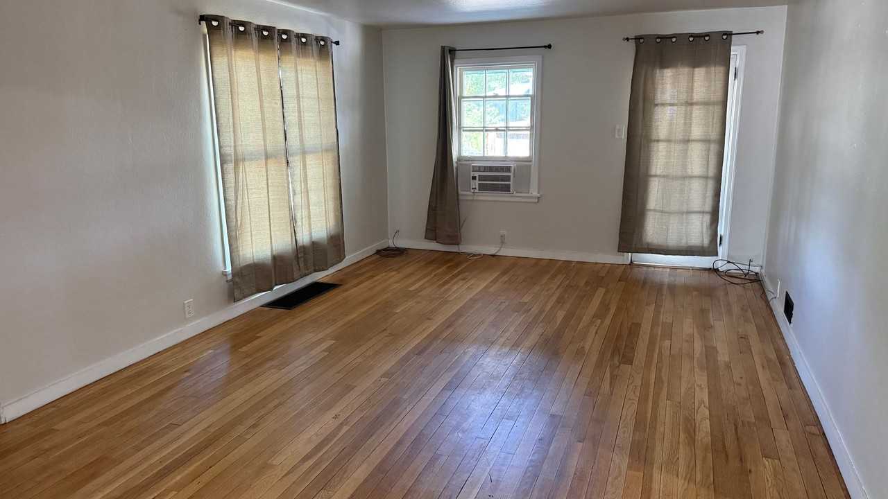 1625 Orchard Ave - Photo 3 of 16