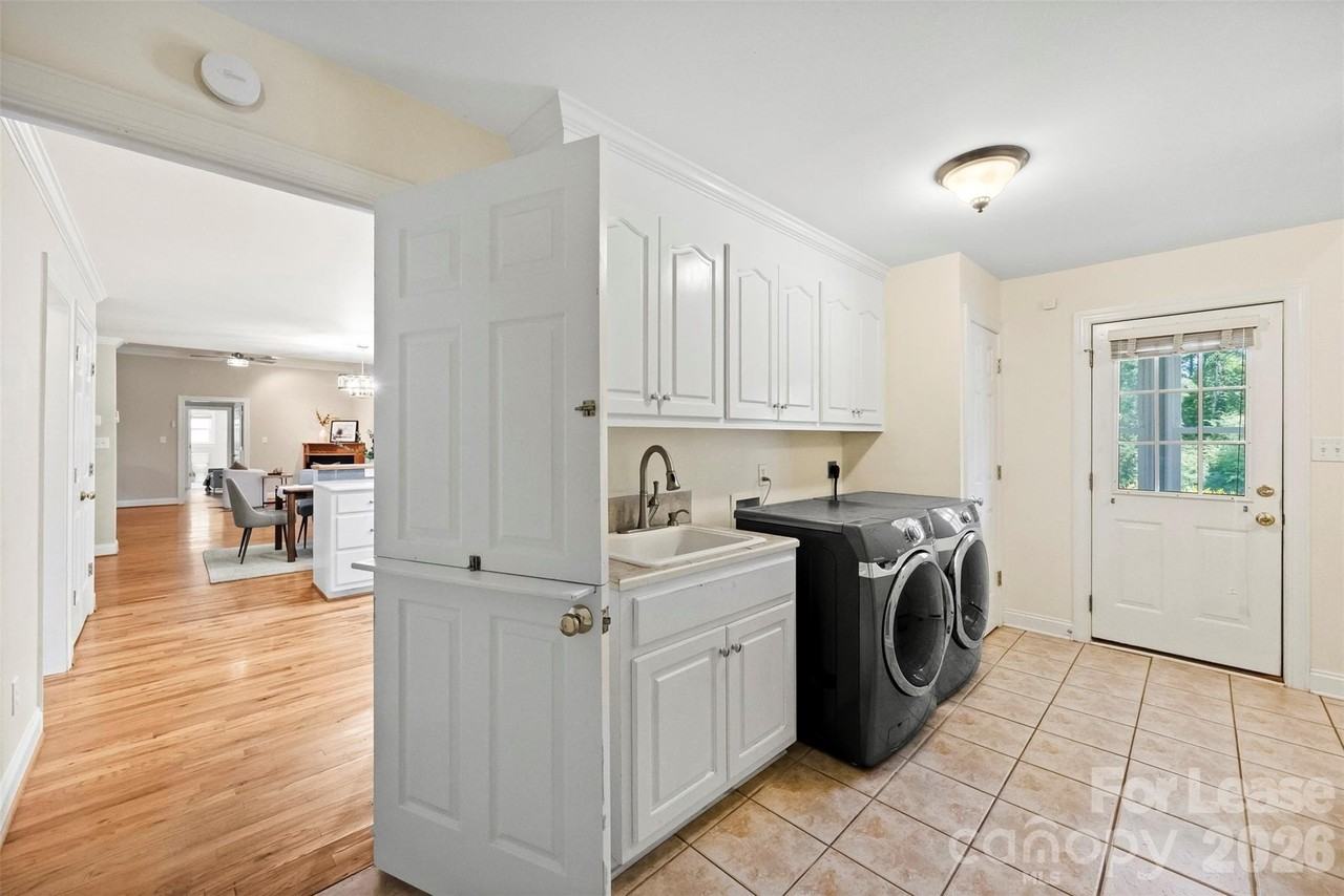 5639 White Store Rd - Photo 6 of 48