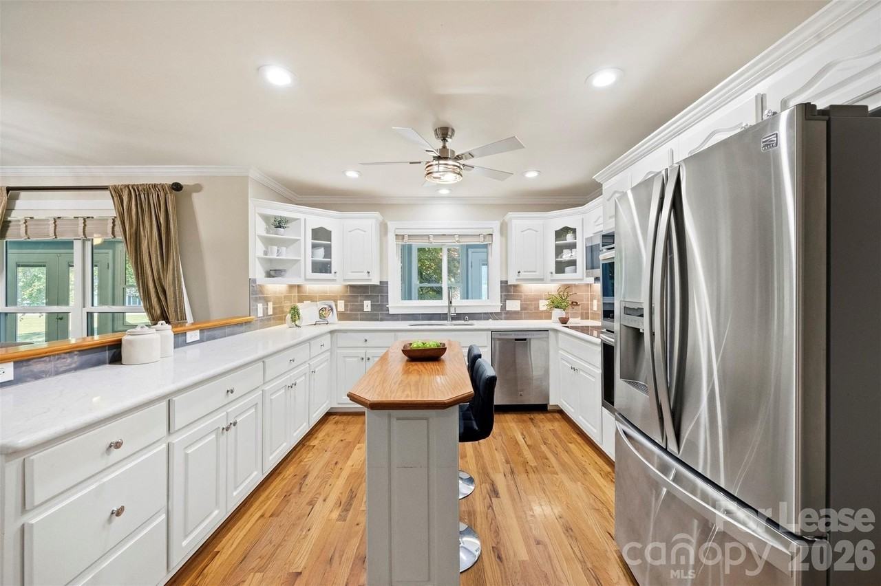 5639 White Store Rd - Photo 7 of 48
