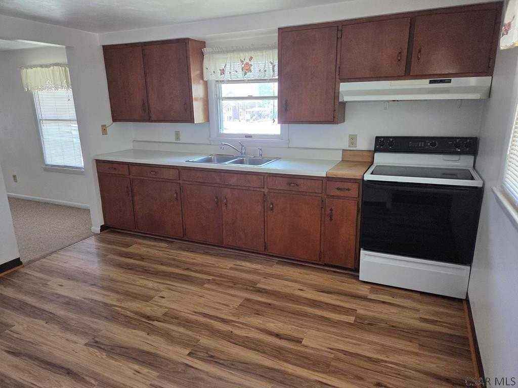 686 W Main St #2 - Photo 3 of 8
