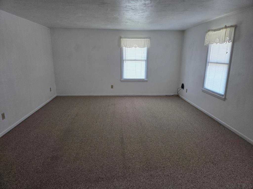 686 W Main St #2 - Photo 5 of 8