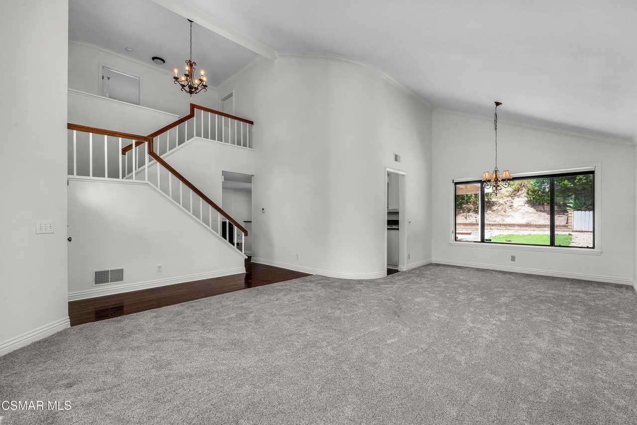 2594 Ridgebrook Pl - Photo 4 of 31