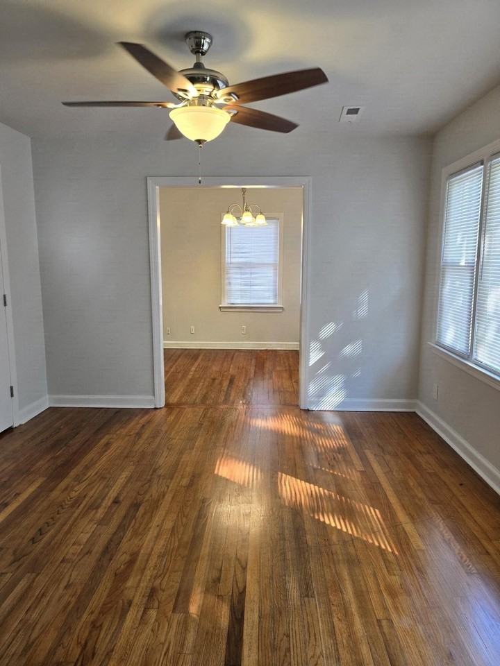 300 Mary Scott Dr - Photo 3 of 16